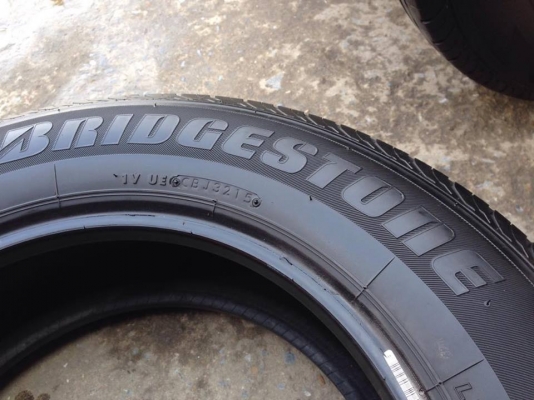 ยาง Bridgstone 215-65-16 ปี 15 ครบชุด 4 เส้น 6500 สภาพสวยๆไม่มีปะไม่บวมไม่กินข้าง ดอกยางเหลือเยอะเอาไปวิ่งกันใด้อีกยาวค่ะ