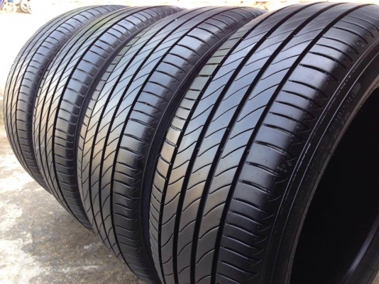 ยาง MICHELIN 205-55-16 ปี 15 ครบชุด 4 เส้น 4500 สภาพสวยๆไม่มีปะไม่บวมไม่กินข้าง ดอกยางเหลือเยอะเอาไปวิ่งกันใด้อีกยาวค่ะ