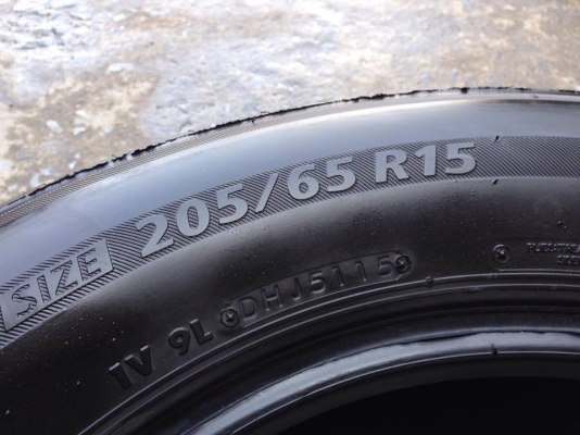 ยาง Bridgstone 205-65-15 ปี 15 ครบชุด 4 เส้น 5000 สภาพสวยๆไม่บวมไม่กินข้าง ดอกยางเหลือเยอะเอาไปวิ่งกันใด้อีกยาวค่ะ ยาง Bridgstone 205-65-15 ปี 15 ครบชุด 4 เส้น 5000 สภาพสวยๆไม่บวมไม่กินข้าง ดอกยางเหลือเยอะเอาไปวิ่งกันใด้อีกยาวค่ะ