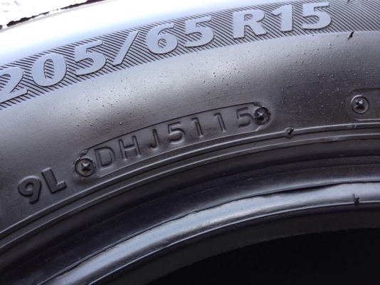 ยาง Bridgstone 205-65-15 ปี 15 ครบชุด 4 เส้น 5000 สภาพสวยๆไม่บวมไม่กินข้าง ดอกยางเหลือเยอะเอาไปวิ่งกันใด้อีกยาวค่ะ ยาง Bridgstone 205-65-15 ปี 15 ครบชุด 4 เส้น 5000 สภาพสวยๆไม่บวมไม่กินข้าง ดอกยางเหลือเยอะเอาไปวิ่งกันใด้อีกยาวค่ะ