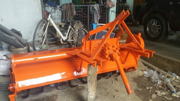 ขายโรตารีของรถไถใหญ่ของณรงค์ 9แถวกว้าง2เมตรกว่า