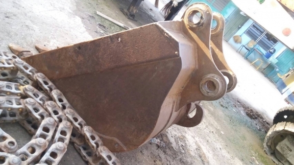 ขายบุ้งกี้เก่าสภาพสวย ใส่ PC-200-5 ขนาดกว้าง 115 ซม. ใส่ได้หลายรุ่นครับ ขายไม่แพง