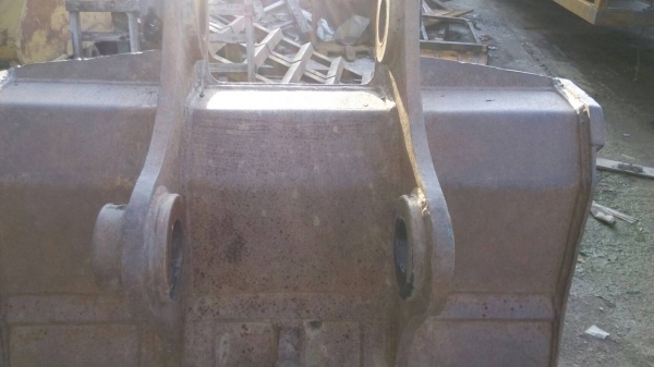 ขายบุ้งกี้เก่าสภาพสวย ใส่ PC-200-5 ขนาดกว้าง 115 ซม. ใส่ได้หลายรุ่นครับ ขายไม่แพง