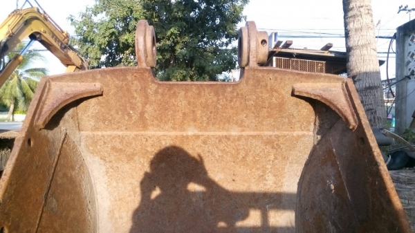 ขายบุ้งกี้เก่าสภาพสวย ใส่ PC-200-5 ขนาดกว้าง 115 ซม. ใส่ได้หลายรุ่นครับ ขายไม่แพง