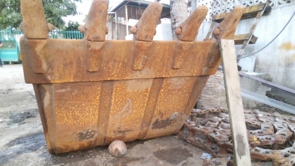 ขายบุ้งกี้เก่าสภาพสวย ใส่ PC-200-5 ขนาดกว้าง 115 ซม. ใส่ได้หลายรุ่นครับ ขายไม่แพง