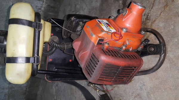 ขายเครื่องตัดหญ้าสะพายหลัง 2 จังหวะ komatsu zenoah มีเฉพาะเครื่องและชุดสะพายหลัง