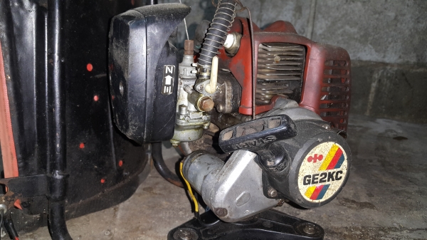 ขายเครื่องตัดหญ้าสะพายหลัง 2 จังหวะ komatsu zenoah มีเฉพาะเครื่องและชุดสะพายหลัง