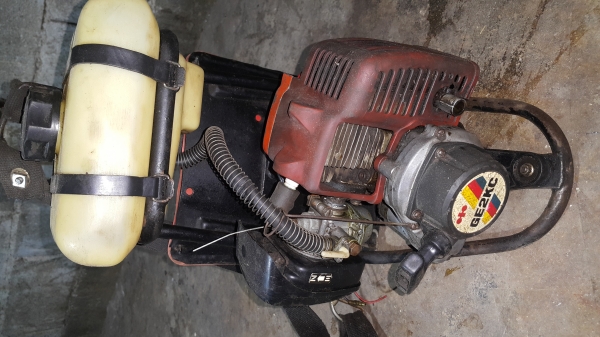 ขายเครื่องตัดหญ้าสะพายหลัง 2 จังหวะ komatsu zenoah มีเฉพาะเครื่องและชุดสะพายหลัง