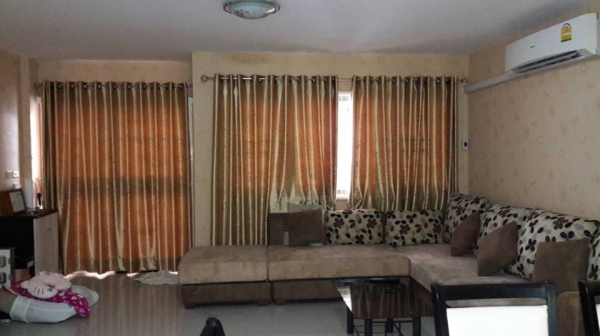 ขายทาวน์เฮ้าส์ 3 ชั้น บ้านรัชธานี 9 ซอย สายไหม 43 เนื้อที่ 22 ตร.ว. ต่อรองได้