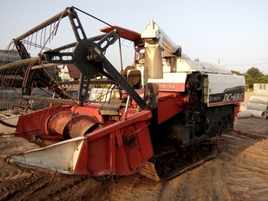 ลดราคาแล้วครับ 265000 งดต่อลอง ขายรถเกี่ยวข้าวคูโบต้าDC 68g เล่มทะเบียน พร้อมรถลาก พร้อมใช้ 1800 ชม พ่อค้าตัดราคาได้