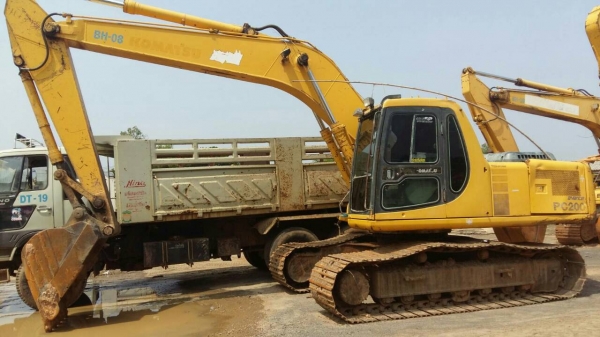 ขายด่วน KOMATSU PC200-6 สภาพพร้อมใช้งานรถเครื่องเดิมปั้มเดิมไฟฟ้าครบ โซ่ช่วงล่างพร้อมใช้งาน เอกสารเล่มทะเบียน