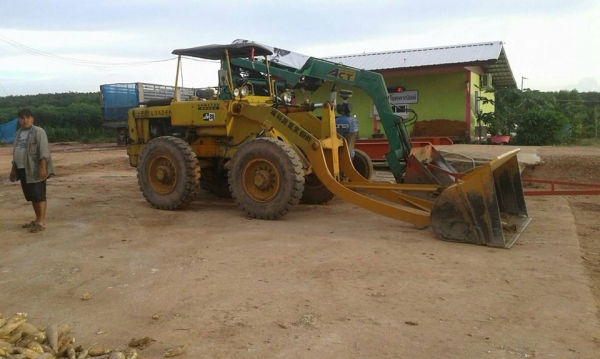 ขายรถตักล้อยาง สภาพพร้อมใช้งาน ราคา320,000 สนใจโทร 090-8588220คุณนะ 093-3258446คุณบิว หรือเข้าดูสินค้าอื่นๆได้ที่ www.narong2truck.com หรือ www.truck.in.th/498 หรือเพจFacebook ณรงค์ ซื้อขายรถมือสอง (เว็บไซต์ส่วนตัว) หรือFacebook คุณนะ รถบรรทุก