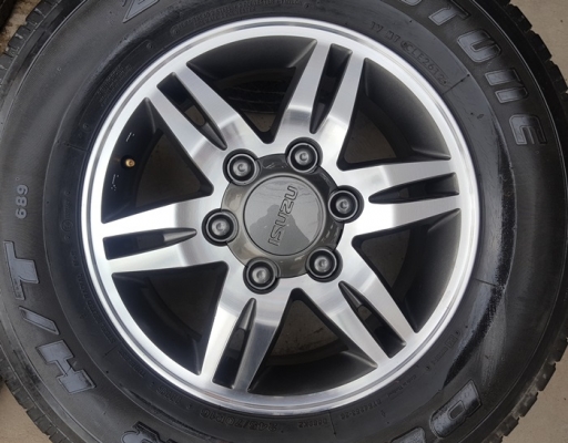 ขายล้อISUZU HI-LANDER 16ยาง245/70/16 ปี 12 4 ล้อ