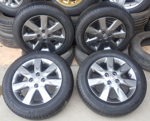 ขายล้อNISSAN March สีกัล 15 ยาง ปี 14  4 ล้อ