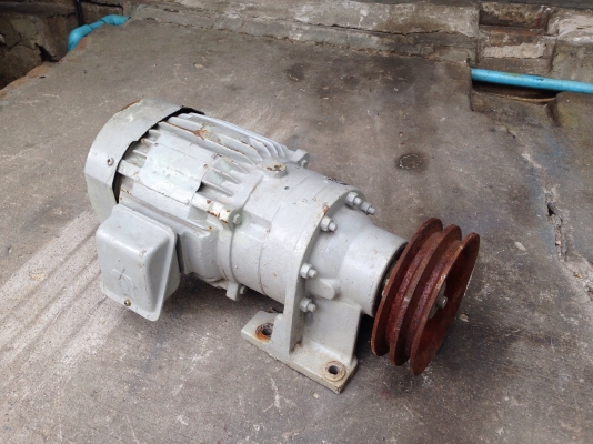 ขายมอเตอร์เกียร์ Cycro drive Sumitomo 2HP. 380V มอเตอร์ Mitsubishi อัตราทด 1:15 เพลาอออกประมาณ 100รอบต่อนาที สภาพดีเดิมๆ หมุนนิ่ม พร้อมใช้งาน