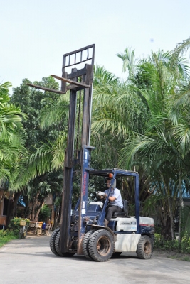 ขายFORKLIFT KOMATSU FD30 (3ตัน) เสา4เมตร สวยเดิมจากญี่ปุ่น ยังไม่เคยใช้ในไทย 265,000เท่านั้น!!