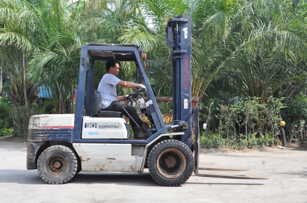 ขายFORKLIFT KOMATSU FD30 (3ตัน) เสา4เมตร สวยเดิมจากญี่ปุ่น ยังไม่เคยใช้ในไทย 265,000เท่านั้น!!