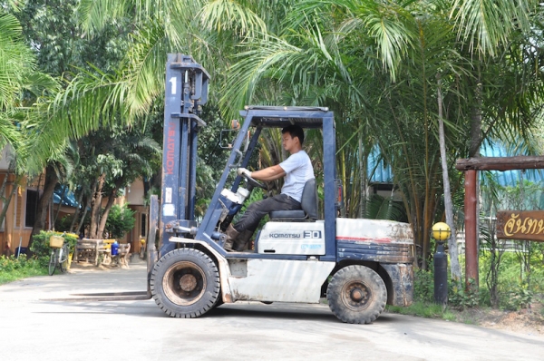 ขายFORKLIFT KOMATSU FD30 (3ตัน) เสา4เมตร สวยเดิมจากญี่ปุ่น ยังไม่เคยใช้ในไทย 265,000เท่านั้น!!