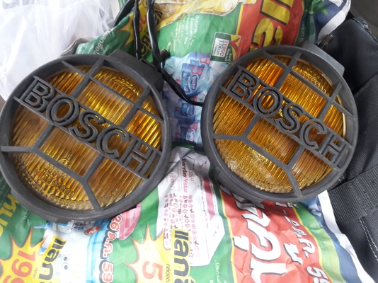 สปอตไลท์ Bosch สีเหลือง