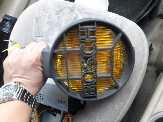 สปอตไลท์ Bosch สีเหลือง