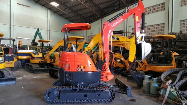 ขาย รถขุด HITACHI รุ่น ZX30U มือสองญี่ปุ่น สลัก บูทแน่นทั้งคัน ระบบดี ทำงานไว  แทรกเหล็ก สวยพร้อมใช้งาน มือถือ/LINE ID : 0818753444