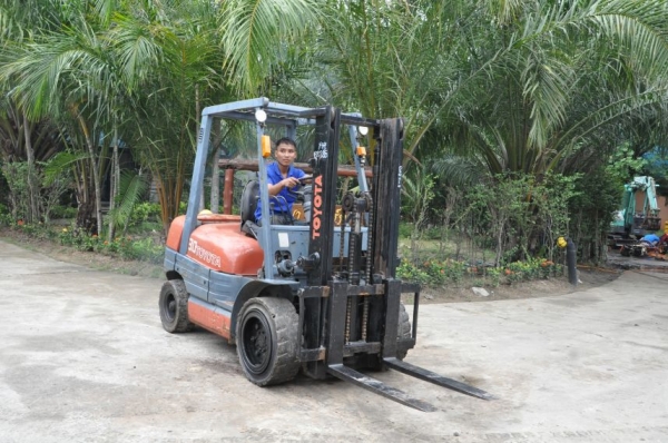ขายFORKLIFT TOYOTA FD30ดีเซล (3ตัน) เสา3เมตร สวยเดิม เสาฟรูฟรี้ 190,000เท่านั้น!!