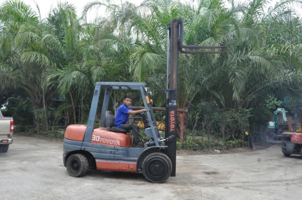 ขายFORKLIFT TOYOTA FD30ดีเซล (3ตัน) เสา3เมตร สวยเดิม เสาฟรูฟรี้ 190,000เท่านั้น!!