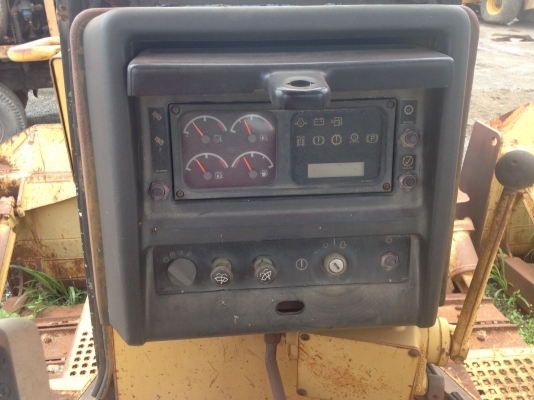 ขายรถแทรกเตอร์ CAT D6R รถสวย สะภาพใช้งานได้ พร้อมลิปเปอร์ เล่มทะเบียน ราคา1250000 ต่อรอง