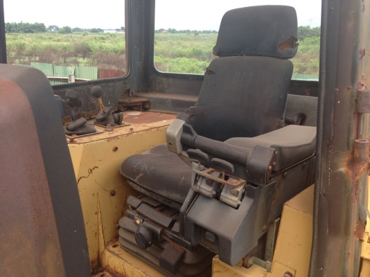 ขายรถแทรกเตอร์ CAT D6R รถสวย สะภาพใช้งานได้ พร้อมลิปเปอร์ เล่มทะเบียน ราคา1250000 ต่อรอง