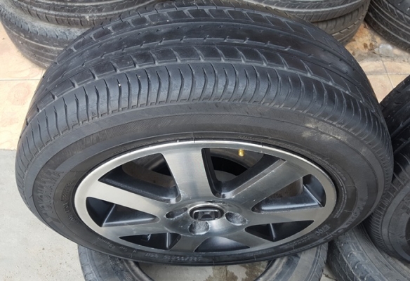 ขายล้อHONDA 15 4รู100 ยาง185/60/15 ปี 13  4 ล้อ