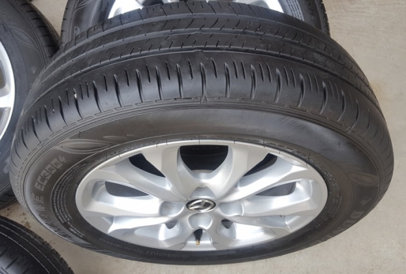 ขายล้อMazda2 Skyavtiv 15 พร้อมยาง 4 ล้อ