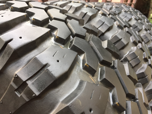 ยาง Mud Maxxis 33 12.5 R15 ปี13 ดอกเต็ม ไม่มีปะ ราคาไม่แพง