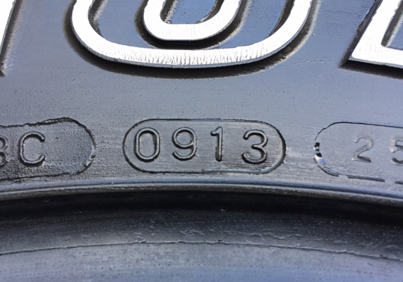 ยาง Mud Maxxis 33 12.5 R15 ปี13 ดอกเต็ม ไม่มีปะ ราคาไม่แพง