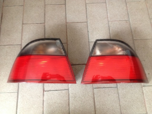 ไฟท้าย SAAB 95 เก่าญี่ปุ่นเเท้สภาพสวย คู่ละ