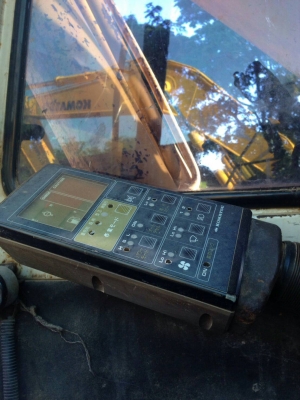 ขาย 650,000 KOMATSU pc 200-5 คอลโทลสั้น สภาพเก่านอก ไฟฟ้าครบ เครื่องดี ปั่มแรง เอวแน่น ช่วงล่างดี เล่มทะเบียน รถสวยพร้อมใช้ 090-772-3710 090-772-3708