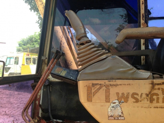 ขาย 650,000 KOMATSU pc 200-5 คอลโทลสั้น สภาพเก่านอก ไฟฟ้าครบ เครื่องดี ปั่มแรง เอวแน่น ช่วงล่างดี เล่มทะเบียน รถสวยพร้อมใช้ 090-772-3710 090-772-3708