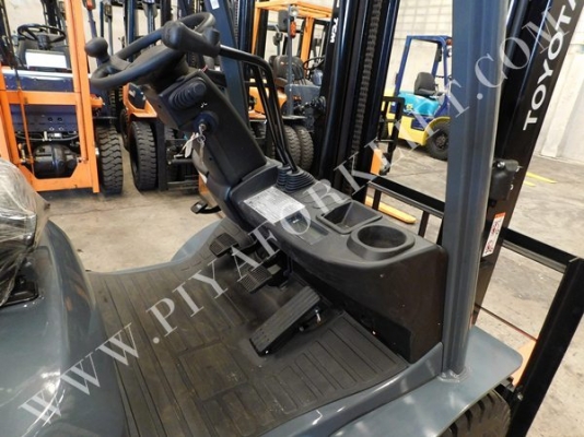 จำหน่ายรถ Forklift TOYOTA 02-8FDL25 ใหม่ป้ายแดง จำหน่ายรถ Forklift TOYOTA 02-8FDL25 ใหม่ป้ายแดง