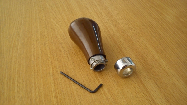 หัวเกียร์ไม้ แบบยึดด้วยน๊อตหกเหลี่ยม