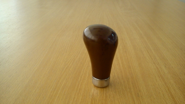 หัวเกียร์ไม้ แบบยึดด้วยน๊อตหกเหลี่ยม