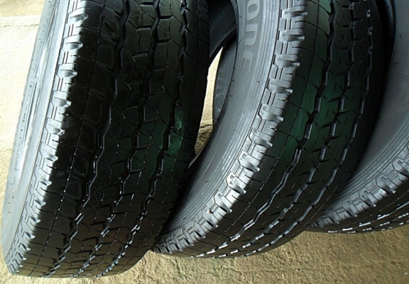 ยางกระบะขอบ15 บริดสโตน215-70-15 ลงพื้นปี15 (4เส้น4,500)ดอกหนา1เซ็น