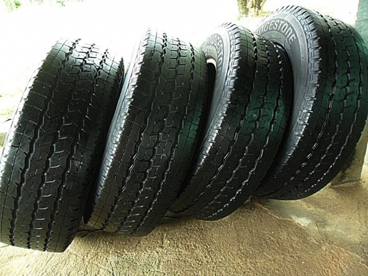 ยางกระบะขอบ15 บริดสโตน215-70-15 ลงพื้นปี15 (4เส้น4,500)ดอกหนา1เซ็น