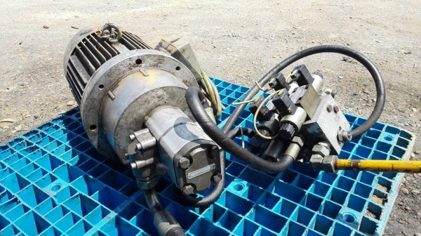 ** SOLD ** มอเตอร์ปั้มไฮดรอลิคเยอรมัน JSB GERMANY 10 HP 380V พร้อมวาล์วคอนโทรลไฟฟ้า เยอรมันทุกชิ้นสวยๆครับ