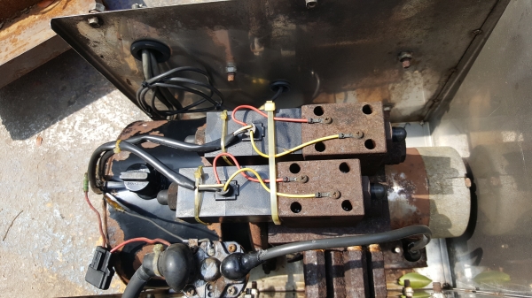 ปั้มไฮดรอลิค 24 v ออก 4 สาย รหัสสินค้า B3 - 8 สอบถามต่อรอง ขายได้ขาย