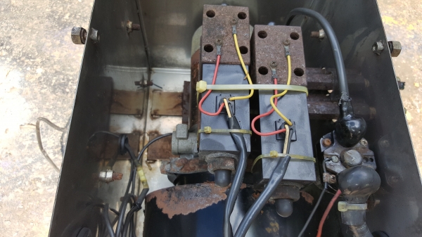 ปั้มไฮดรอลิค 24 v ออก 4 สาย รหัสสินค้า B3 - 8 สอบถามต่อรอง ขายได้ขาย