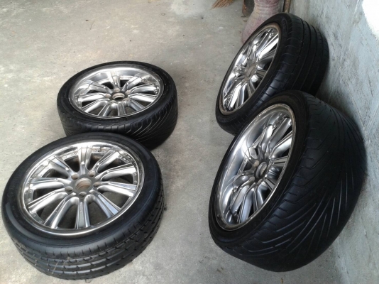 ขอบ18นิ้ว5รู114 พร้อมยาง ชุดนี้ ราคา 7900 บาท