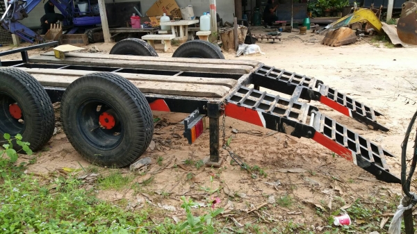 ขาย 380,000 KOMATSU pc 38 uu   พร้อมเทนเลอร์ลากอย่างดีเพลาใหญ่ รถสวยพร้อมใช้ทั้งรถและหางลาก 090-772-3710 090-772-3708