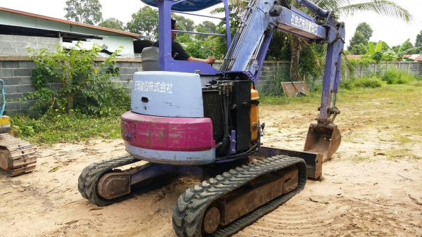 ขาย 380,000 KOMATSU pc 38 uu   พร้อมเทนเลอร์ลากอย่างดีเพลาใหญ่ รถสวยพร้อมใช้ทั้งรถและหางลาก 090-772-3710 090-772-3708