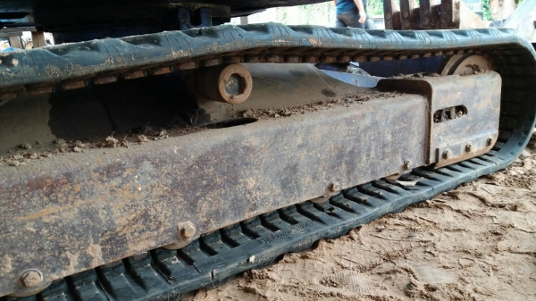 ขาย 380,000 KOMATSU pc 38 uu   พร้อมเทนเลอร์ลากอย่างดีเพลาใหญ่ รถสวยพร้อมใช้ทั้งรถและหางลาก 090-772-3710 090-772-3708