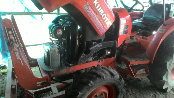 รถไถ 36 แรงปี 54 อุปกร 3 อย่าง ซ. ม 2000 นิด ฯฯ ป้ายแดง มือเดียว ราคาเบาฯฯ 300000 บาท คับ 0986683479 สิทธิ์ รถไถ 36 แรงปี 54 อุปกร 3 อย่าง ซ. ม 2000 นิด ฯฯ ป้ายแดง มือเดียว ราคาเบาฯฯ 300000 บาท คับ 0986683479 สิทธิ์