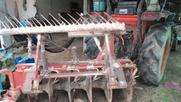 รถไถ 36 แรงปี 54 อุปกร 3 อย่าง ซ. ม 2000 นิด ฯฯ ป้ายแดง มือเดียว ราคาเบาฯฯ 300000 บาท คับ 0986683479 สิทธิ์ รถไถ 36 แรงปี 54 อุปกร 3 อย่าง ซ. ม 2000 นิด ฯฯ ป้ายแดง มือเดียว ราคาเบาฯฯ 300000 บาท คับ 0986683479 สิทธิ์